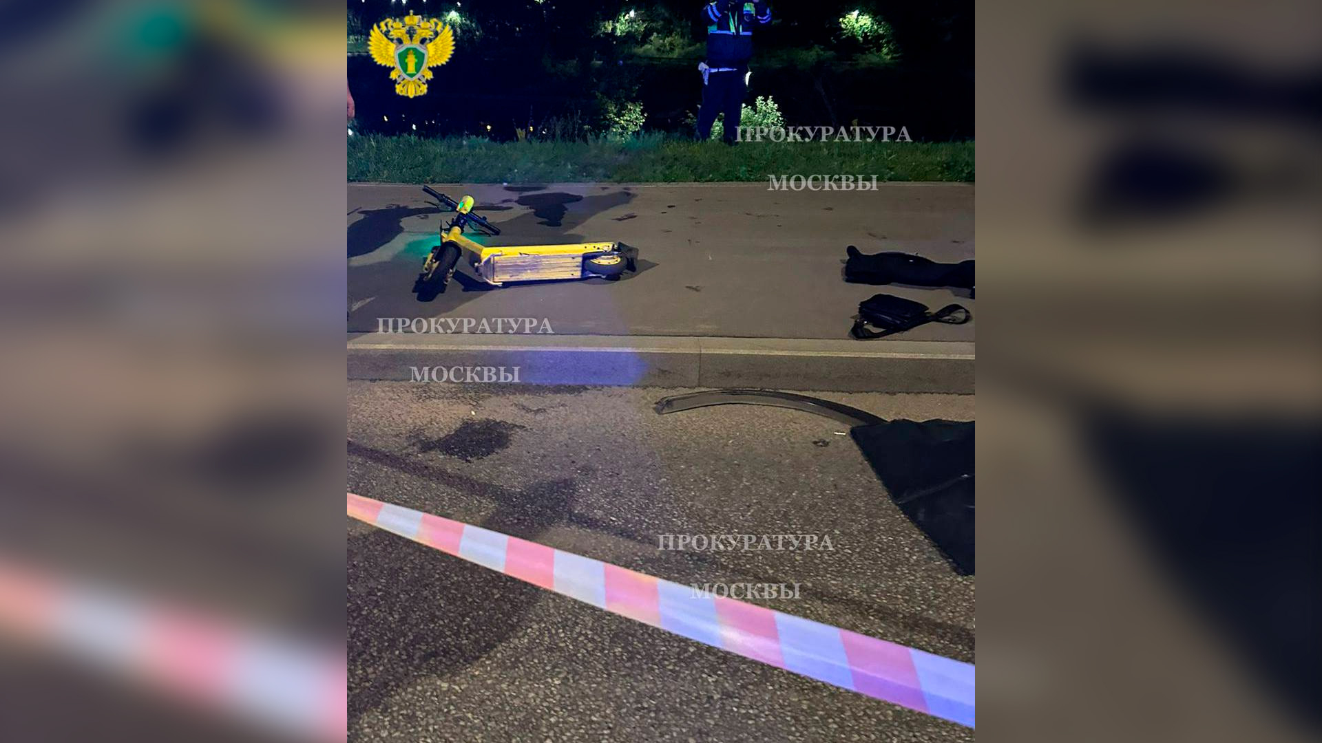 В Москве подросток на электросамокате врезался в фонарь и отлетел под колеса автобуса