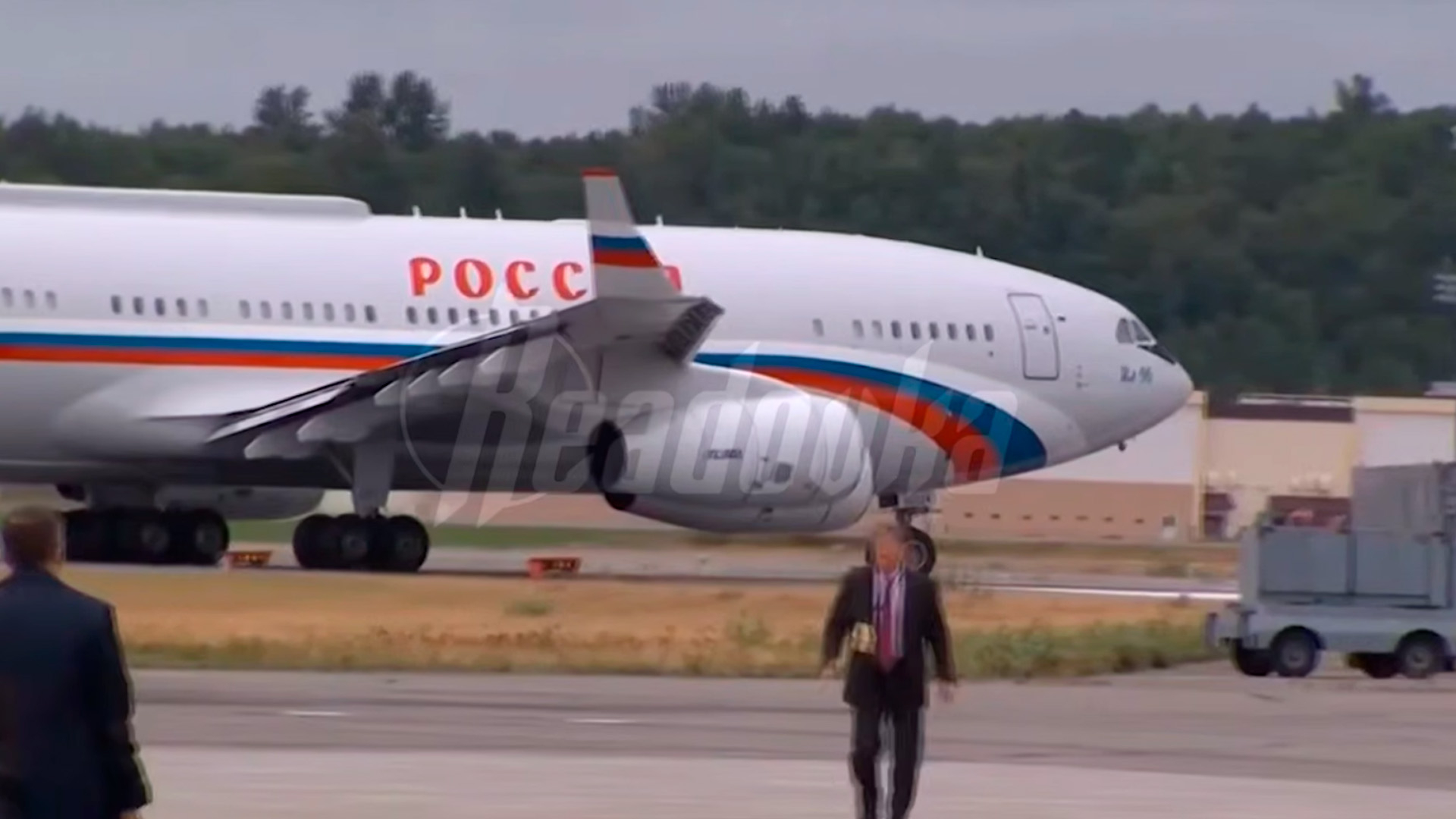Путин прилетел на Аляску для переговоров с Трампом
