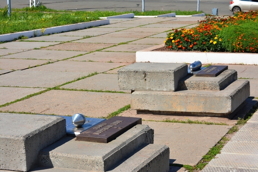 Вандалы осквернили мемориал Славы в Братске и украли капсулу со смоленской землей