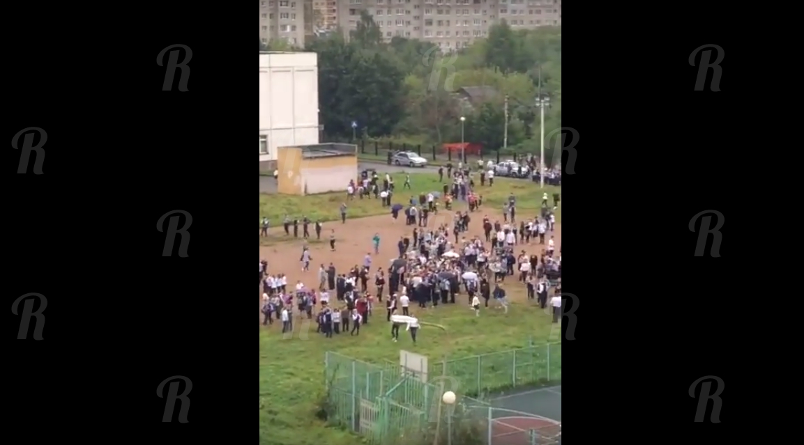 Десятиклассник открыл огонь по одноклассникам и учителю