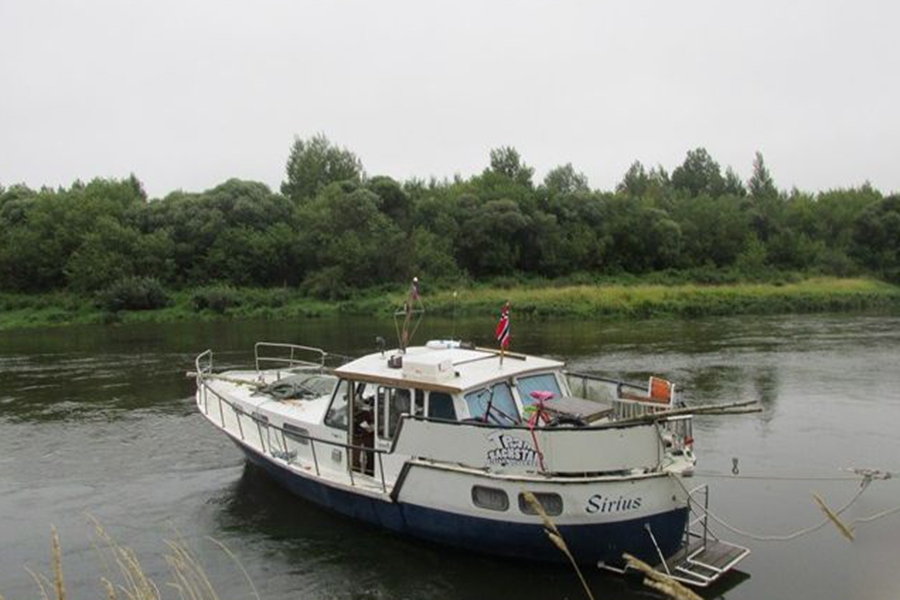 Плывшее по Днепру из Смоленска норвежское судно село на мель под Витебском