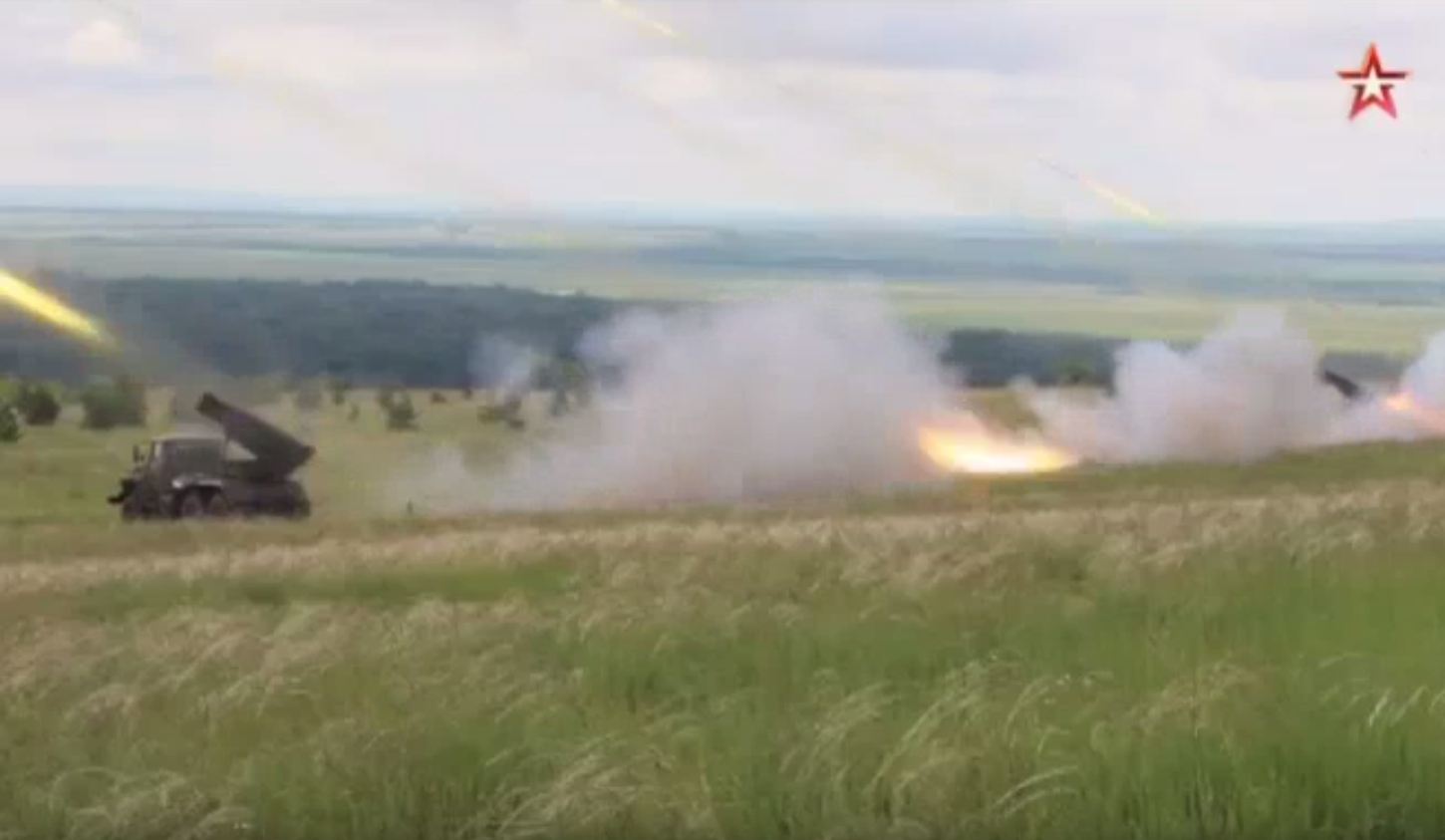 Видео: артиллеристы под Смоленском испытали «Торнадо-Г»