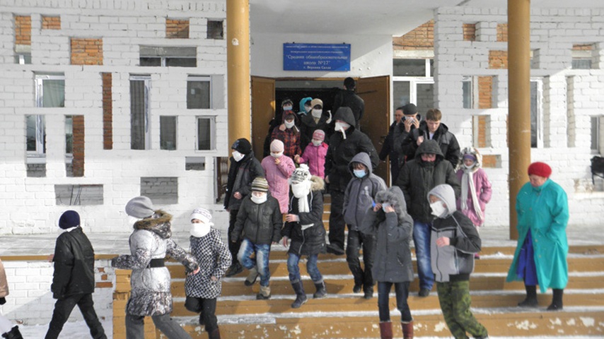 В крупных городах России эвакуируют ТРЦ и школы из-за звонков о заложенной бомбе