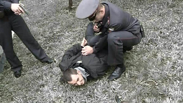 Мужчина сильно покусал полицейских