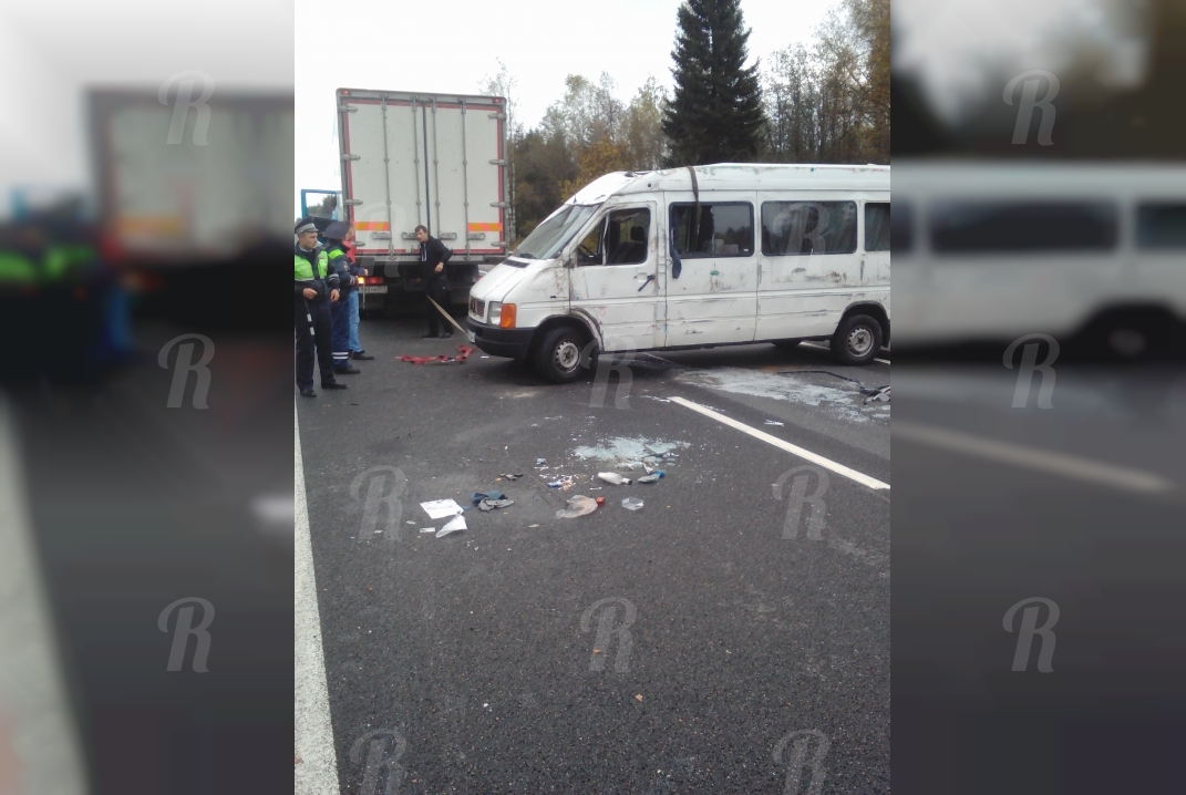 Белорус на микроавтобусе попал в ДТП в Смоленской области