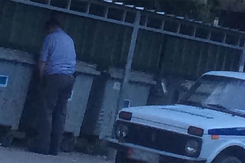 Оправдан! Мужчина не сядет в тюрьму за избиение полицейских, которые справили нужду на его авто