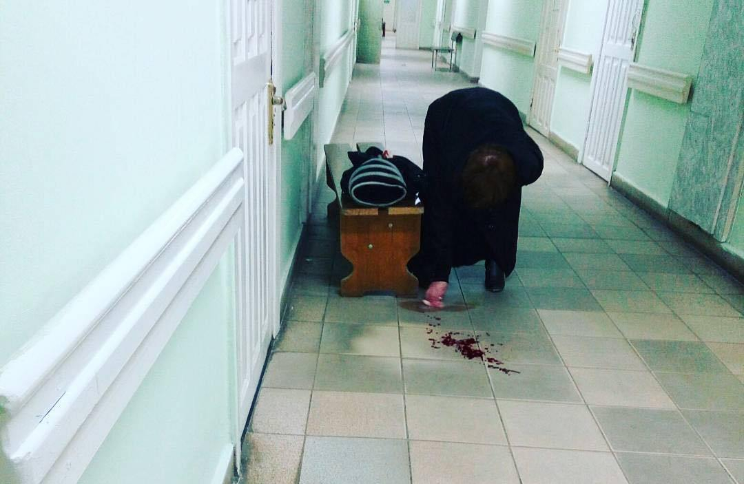 Пьяная школьница пробила молотком череп кондуктору автобуса
