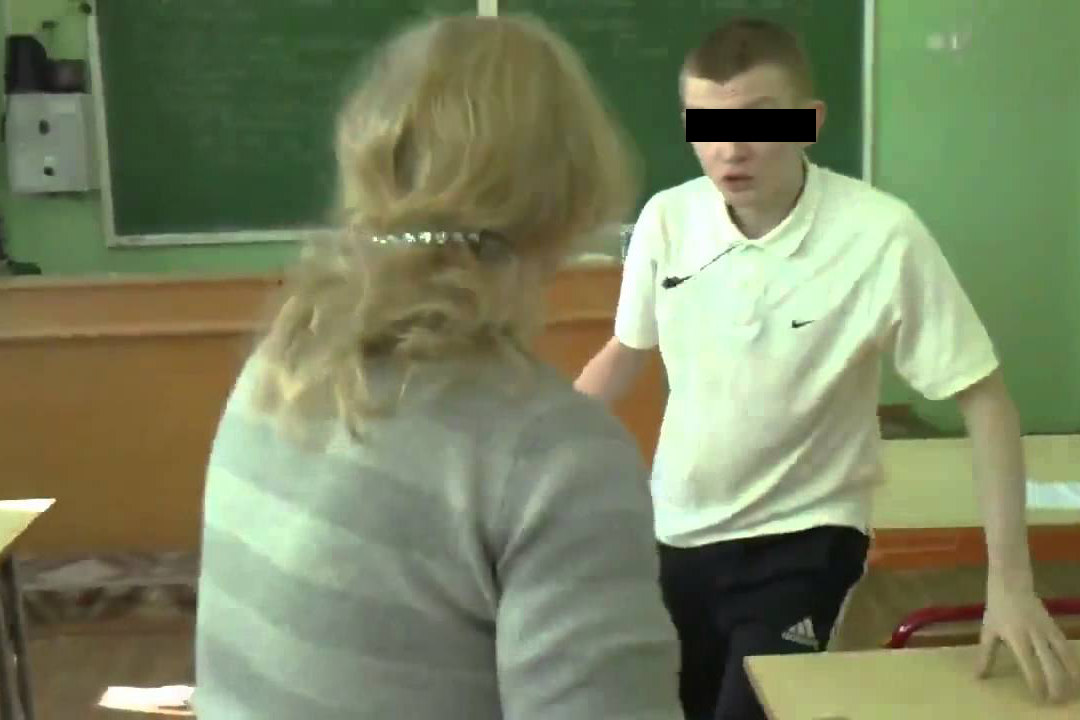 Учительница ударила школьника учебником по основам нравственности