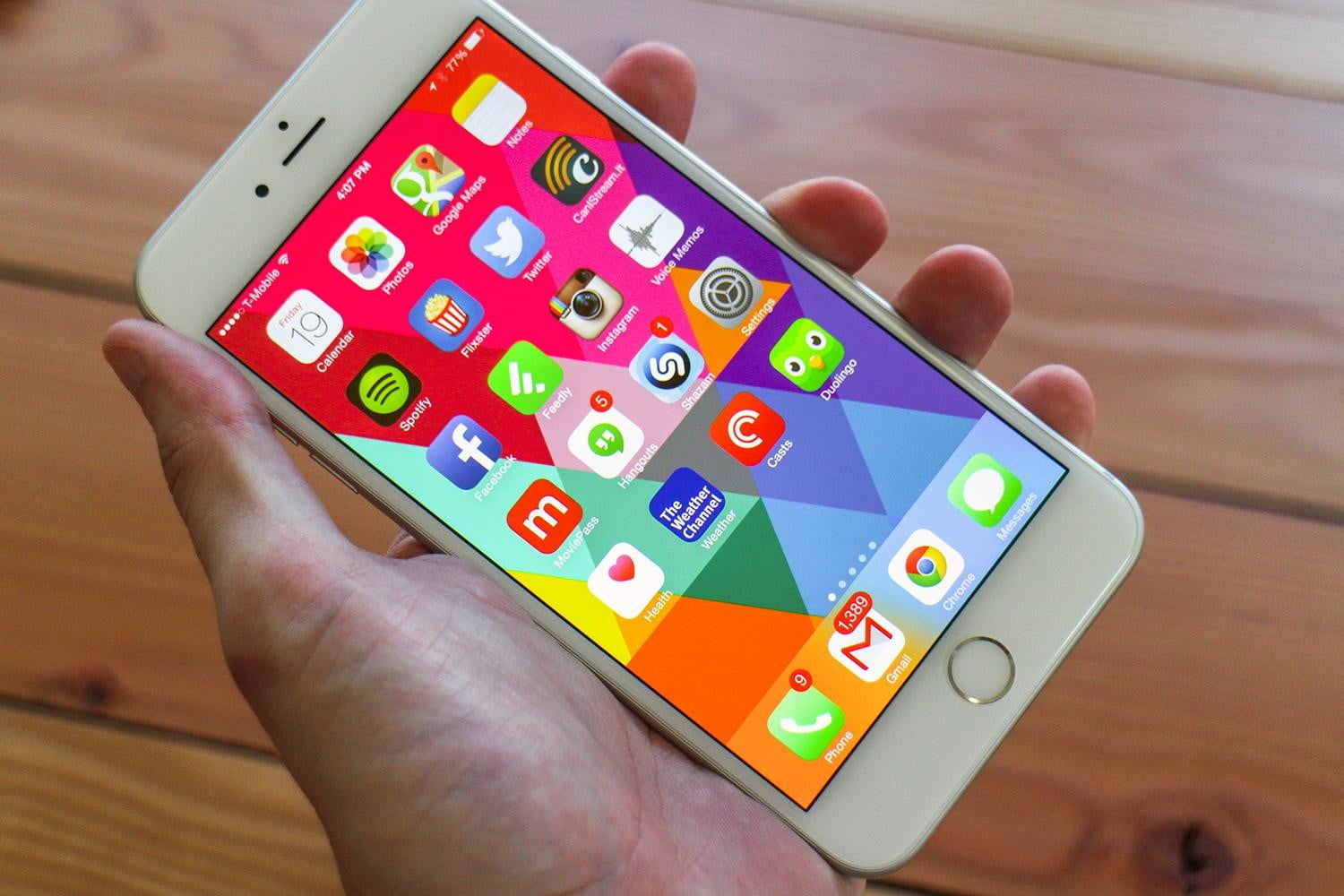 В России резко упали цены на iPhone 6s Plus. Надо брать?
