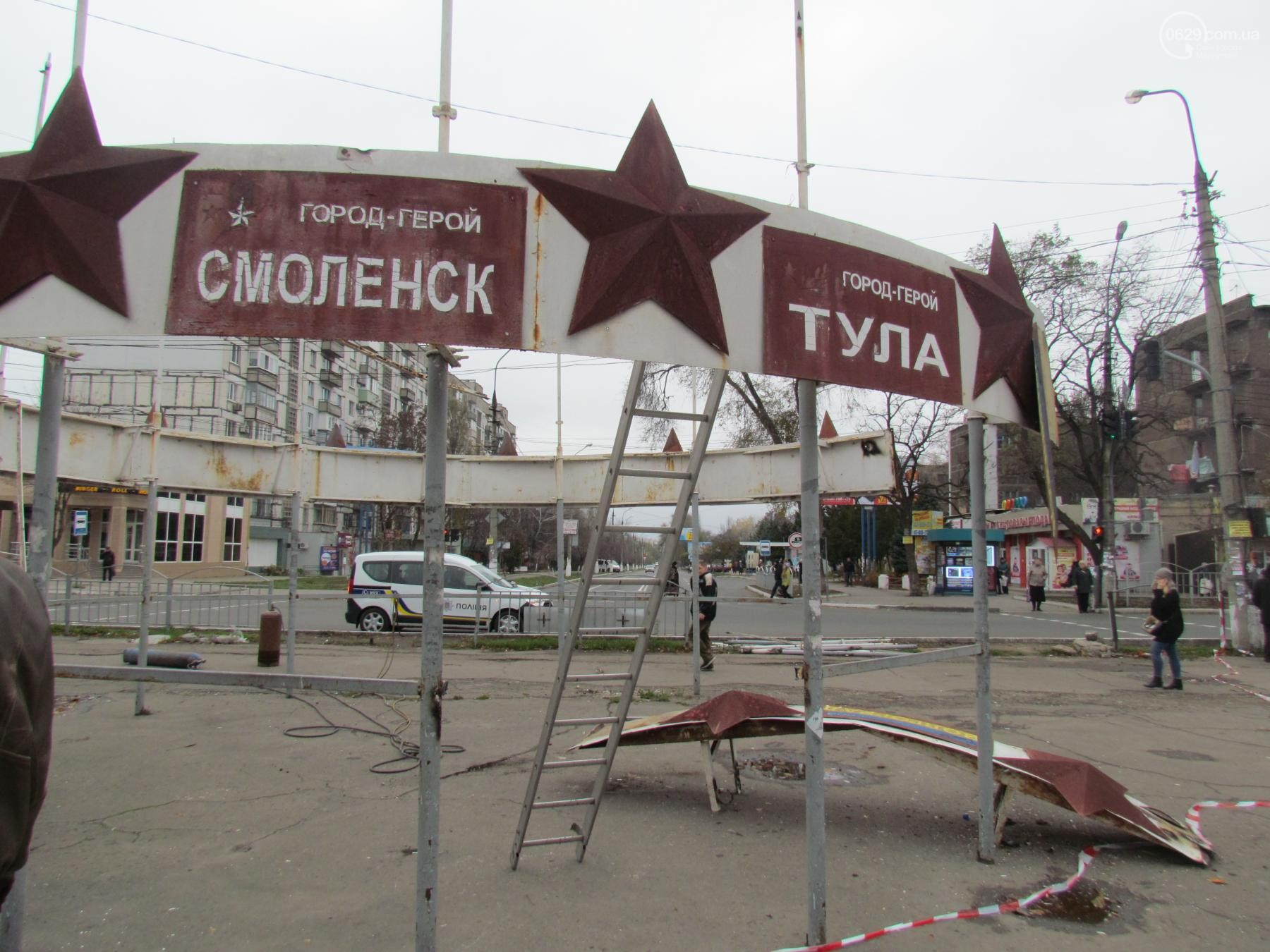 В Мариуполе снесли памятник Смоленску