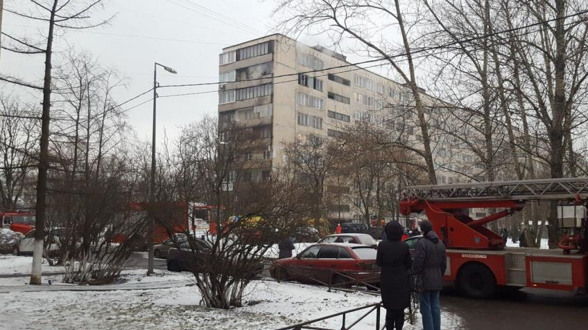 Женщина выпрыгнула с ребенком из окна 8-го этажа спасаясь от пожара