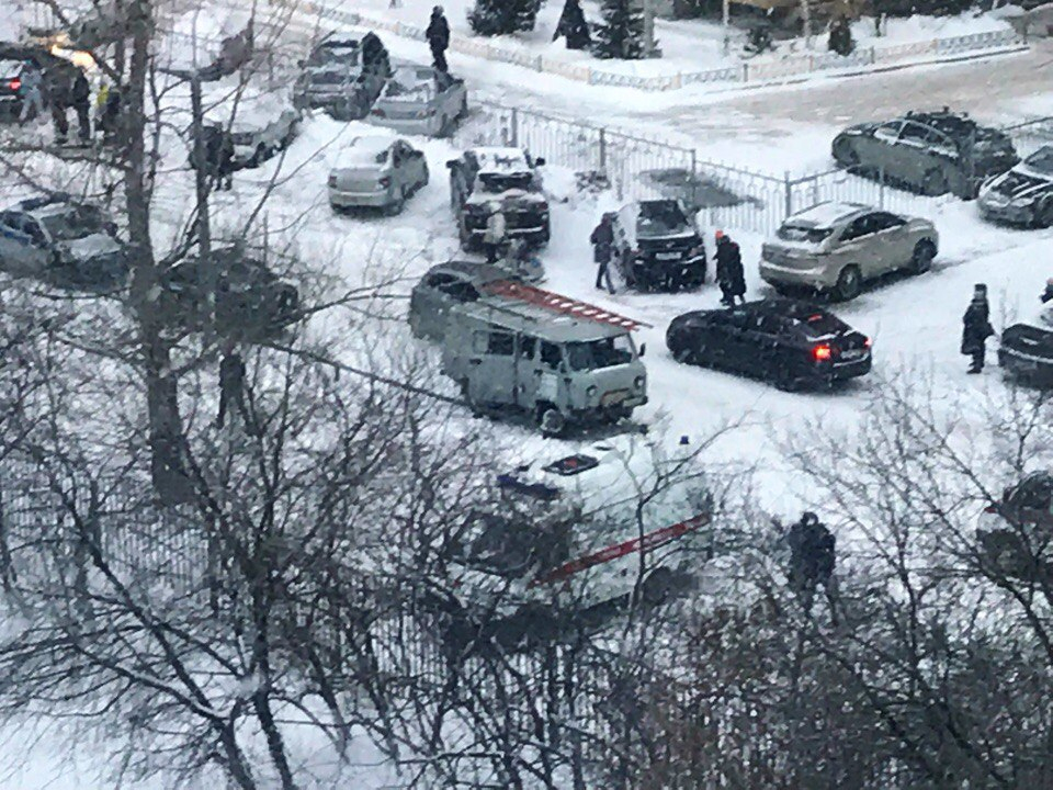 «Нам сказали, что нужно бежать!». В Пермском крае срочно эвакуировали школу