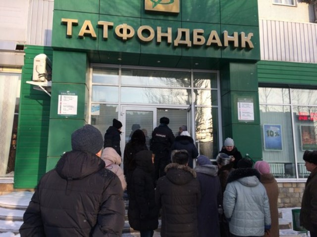 Россиян заставляют через суд возвращать вклады банкам-банкротам