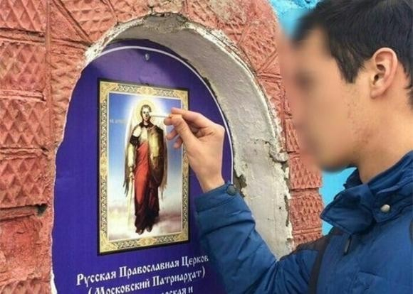 Студент потушил сигарету об икону только ради «лайков»
