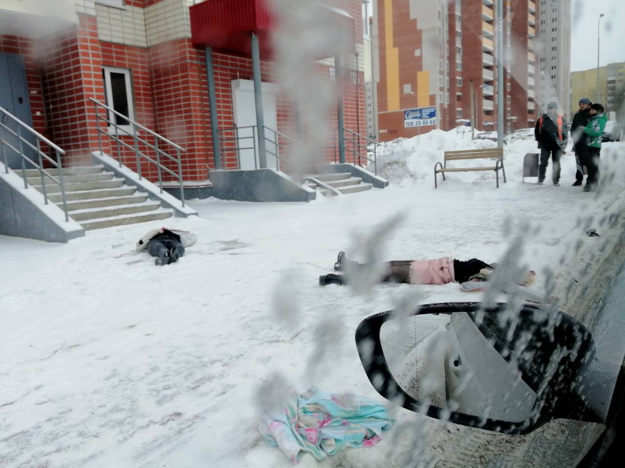 «Неееет!». Двое подростков сбросились с многоэтажки жилого дома