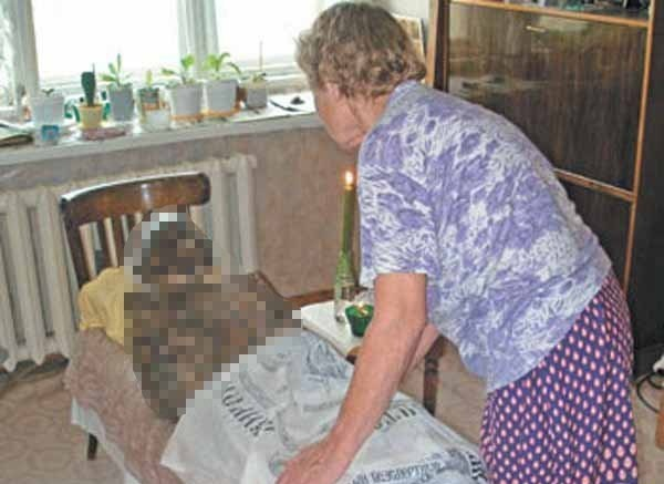 Пенсионерка из Кемерово неделю прожила с трупом сына