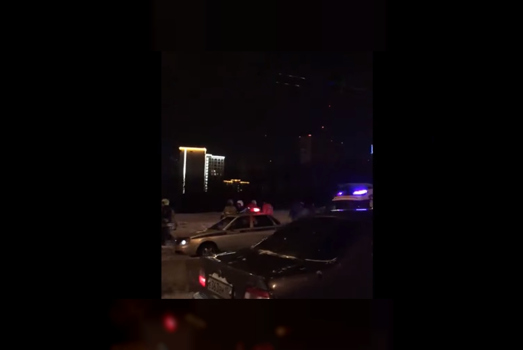 Засмотрелся. Внедорожник въехал в толпу во время салюта