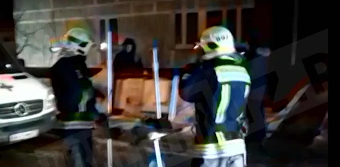 Двое пожарных погибли, спасая семью с детьми