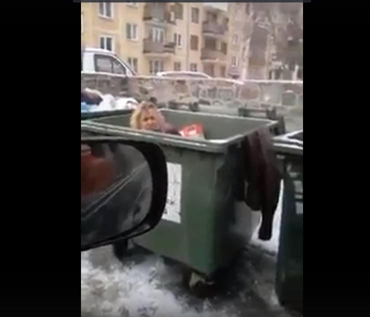 «Слаба на передок». Муж выбросил свою жену на помойку