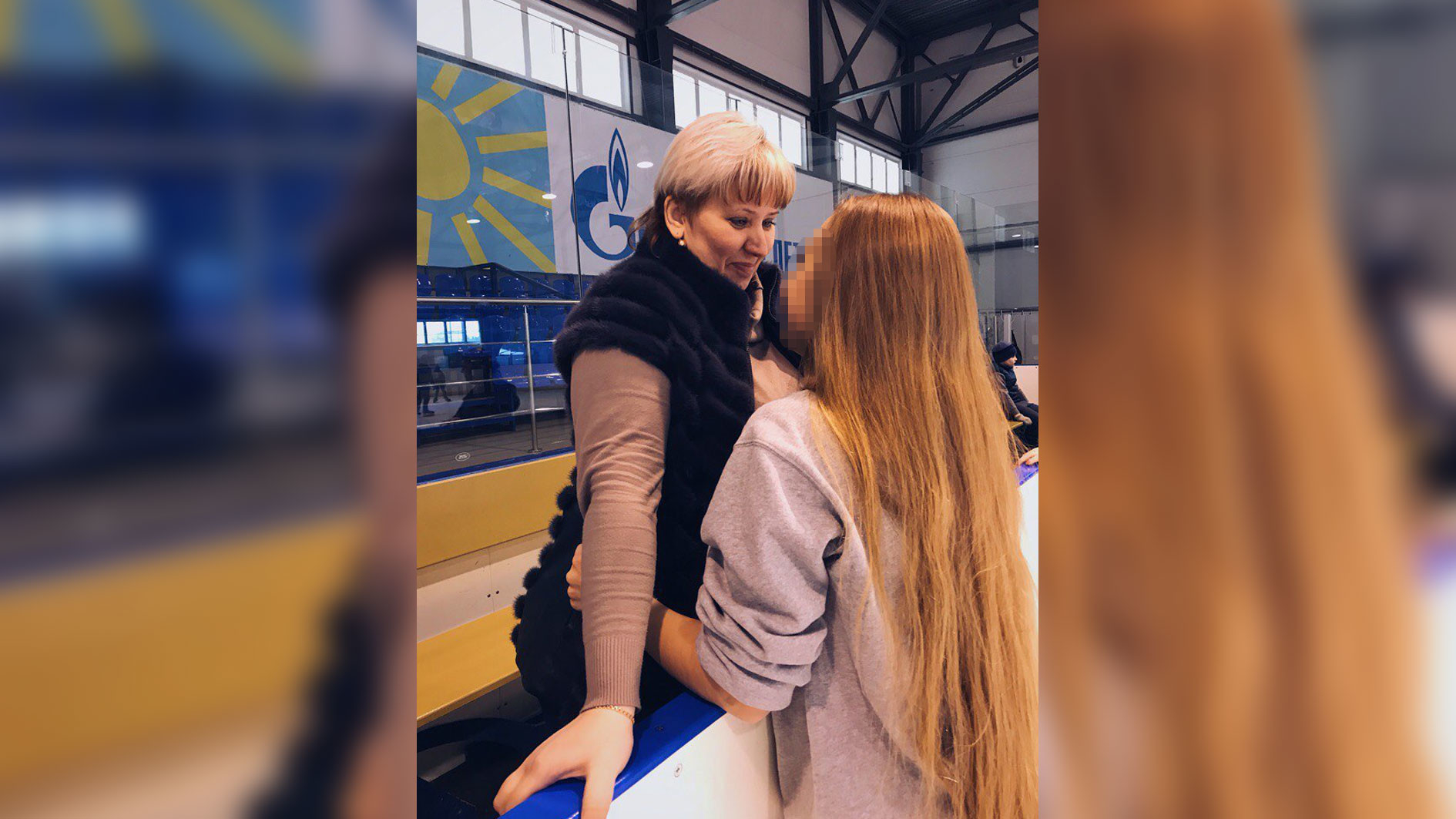 Завуча и ее 17-летнюю ученицу заподозрили в слишком тесных отношениях