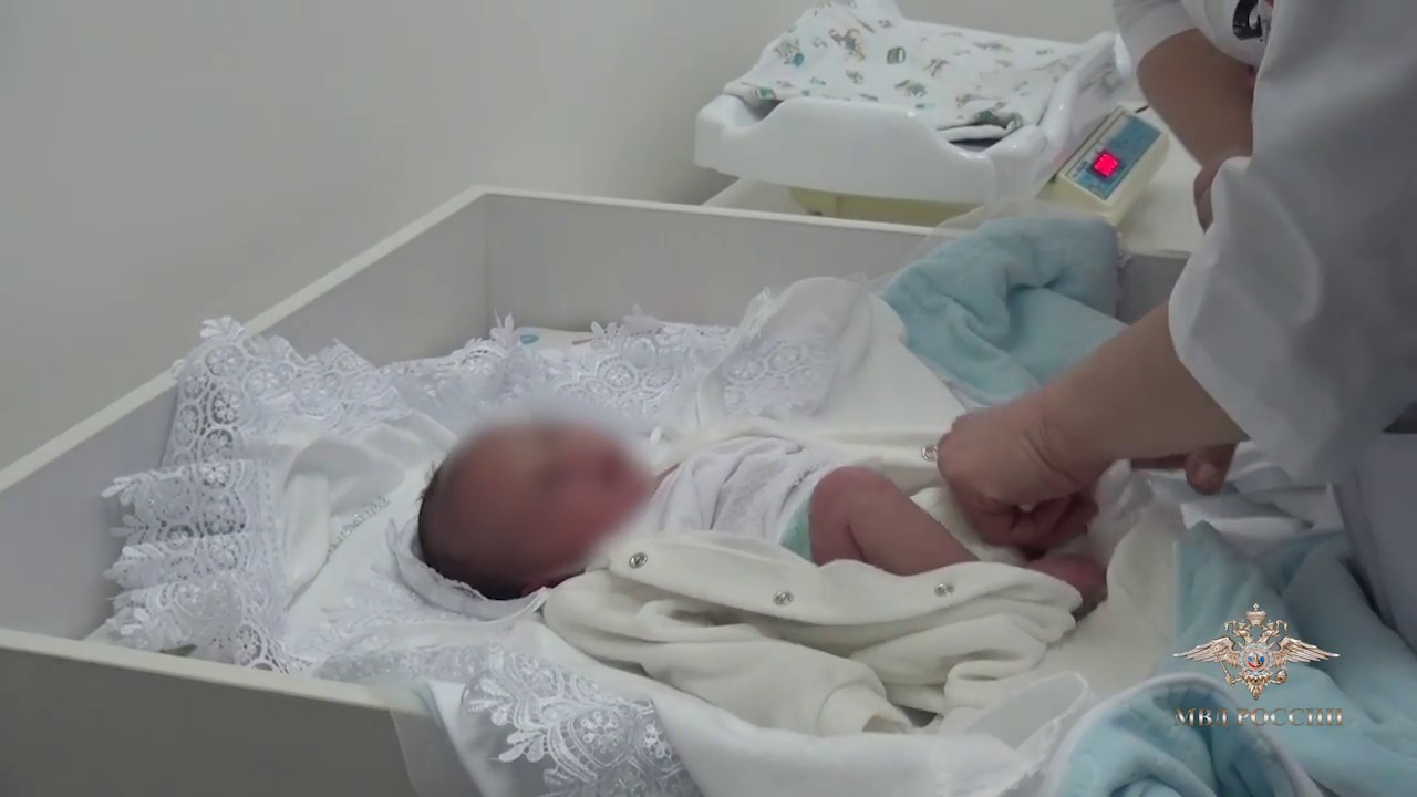 Для хорошей жизни. Мамашка продала собственного ребенка