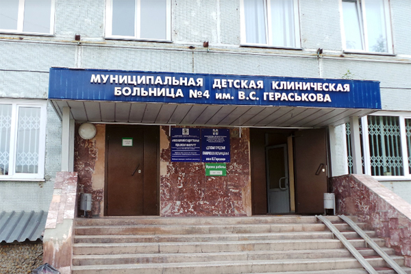 Детская медсестра грубо бросала новорожденных отказников