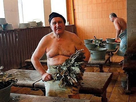 Жителями Твери предлагают не стесняться и ходить в баню вместе
