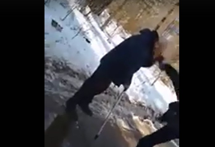 Мать одного из подростков, избившего пенсионера, работает в полиции