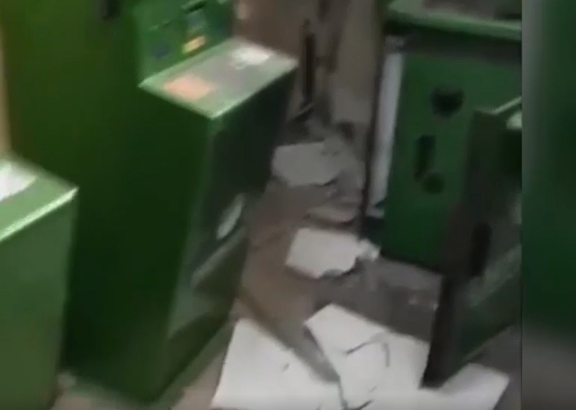Грабитель с гранатой пытался похитить деньги из банкомата