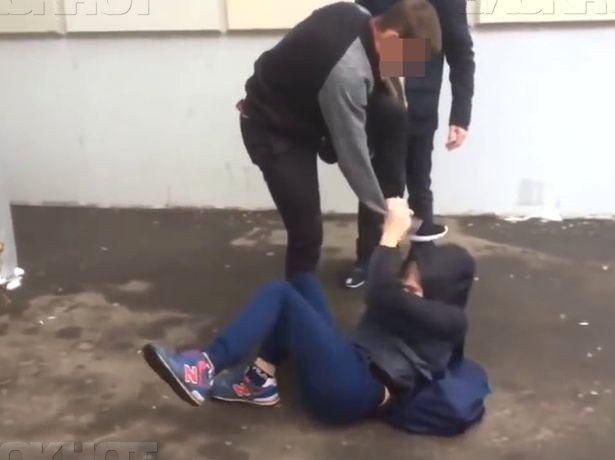Подростки «пырнули» ножом сверстника-радикала