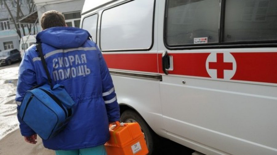 Пациентка с ножевыми ранениями избила фельдшера скорой