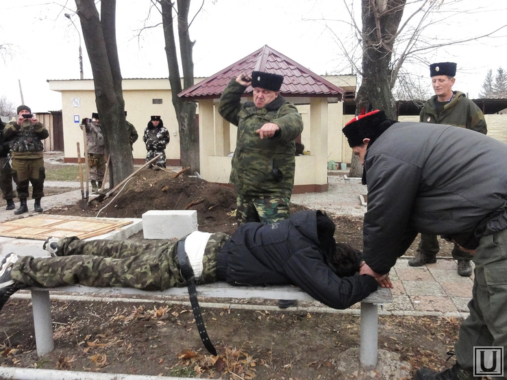 Казаки выпороли друг друга за протесты на Пушкинской