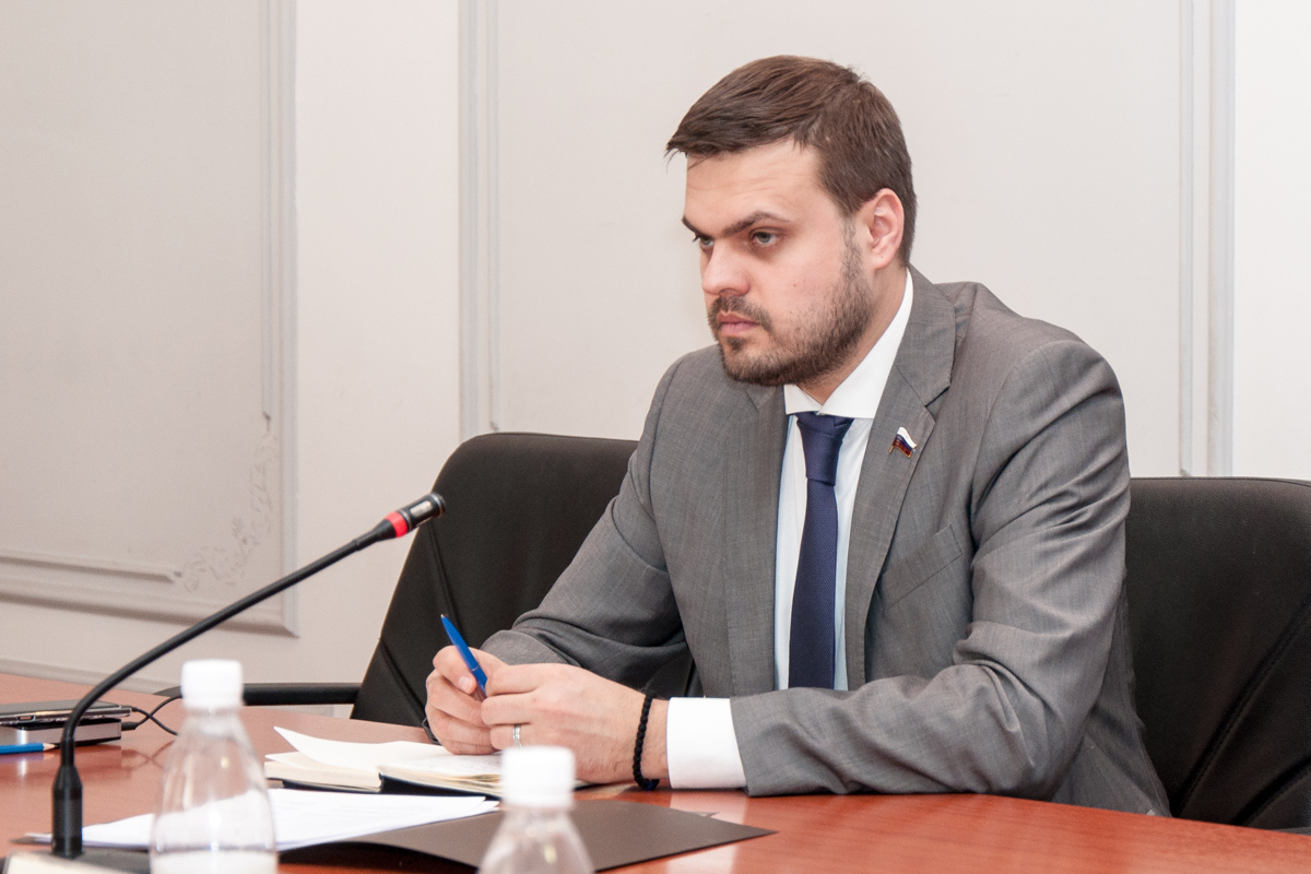 «Единая Россия» хочет ввести электронные партбилеты