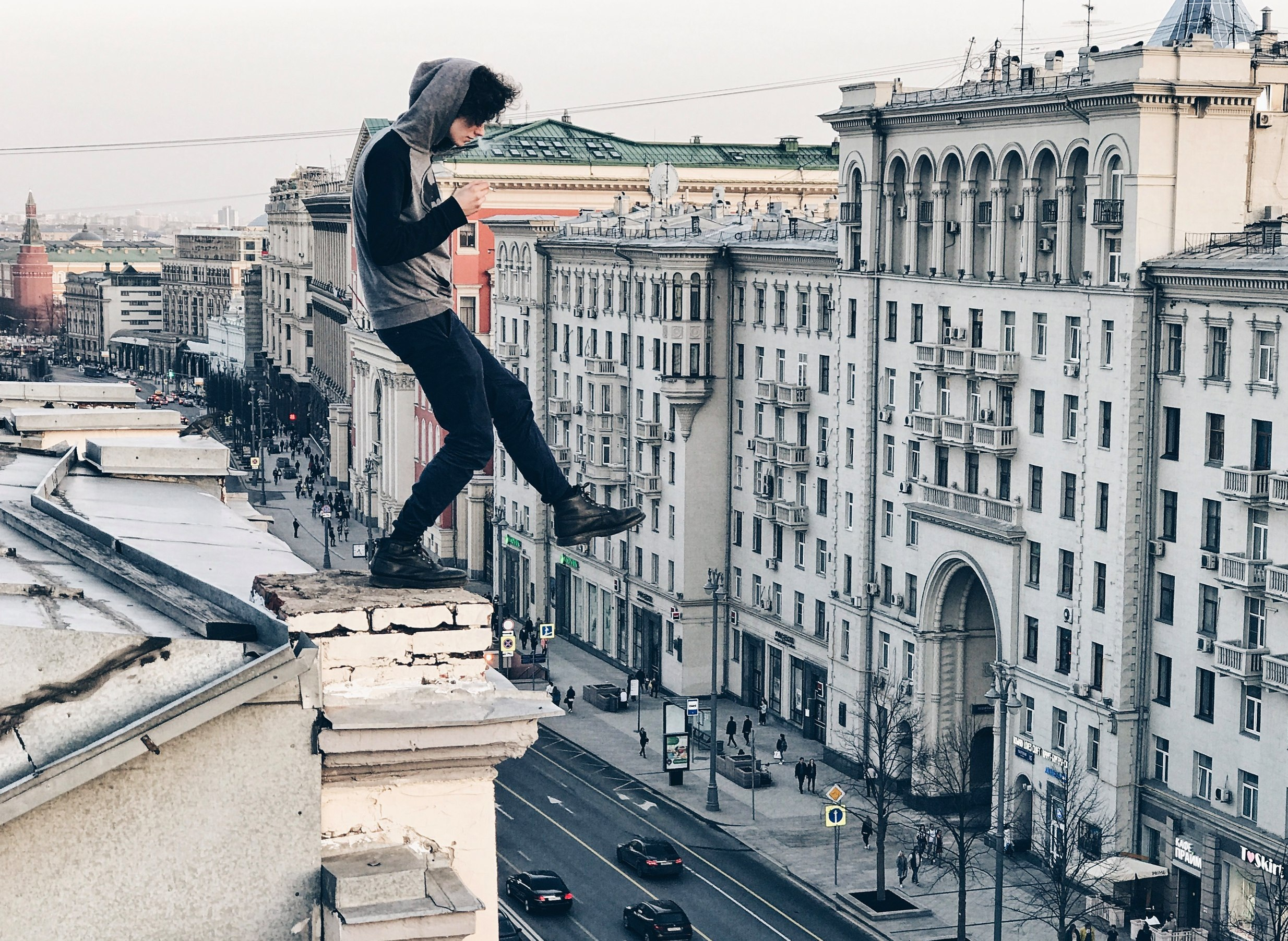 19-летний руфер сорвался с Ростральной колонны в Санкт-Петербурге
