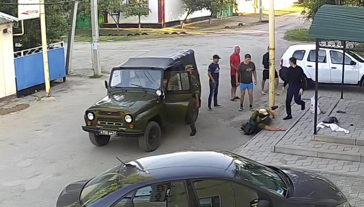 «Ты мразь! Не человек!». Авиаинженеров избили на глазах полицейских на пороге отеля