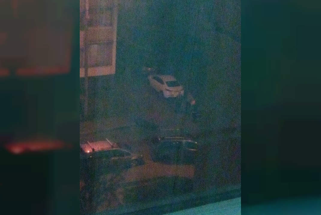 Молодой парень выпрыгнул с балкона многоэтажки
