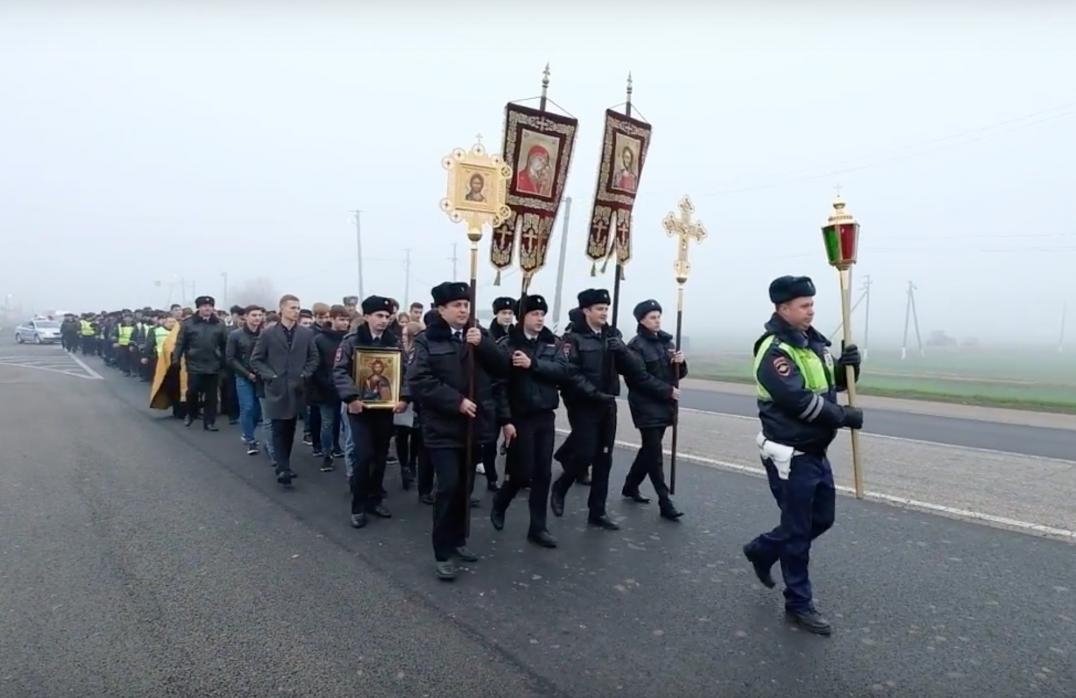Нарушителям ПДД в Подмосковье раздают на выбор Псалтырь или Новый Завет