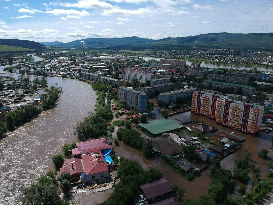 В Чите затопило жилые дома и детсады, а люди плавают на лодках