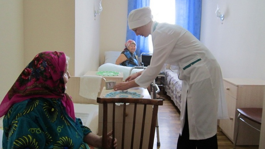 80-летняя пенсионерка устроила кровавую резню в больничной палате из-за храпа
