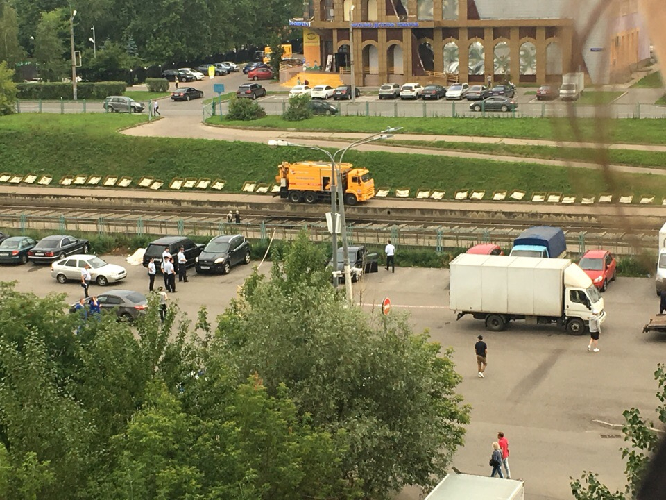 Целых две недели труп «парился» в салоне припаркованного автомобиля