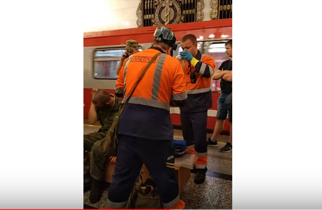 «Это бесспорно – чудо!». Солдат пережил падения под поезд в питерском метро