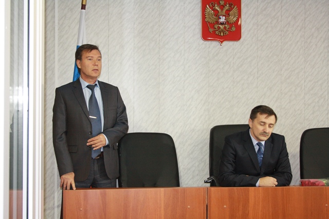 Судья уходит с должности после прогулки с голой блондинкой