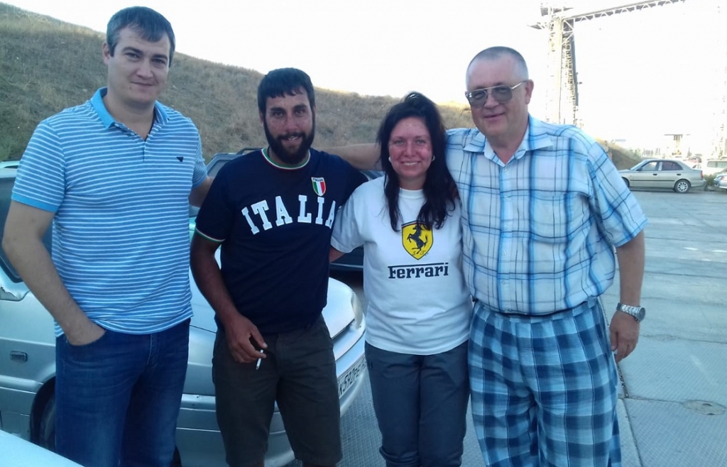 Пару, которая провела на лодке в открытом море 5 дней, спас Христос