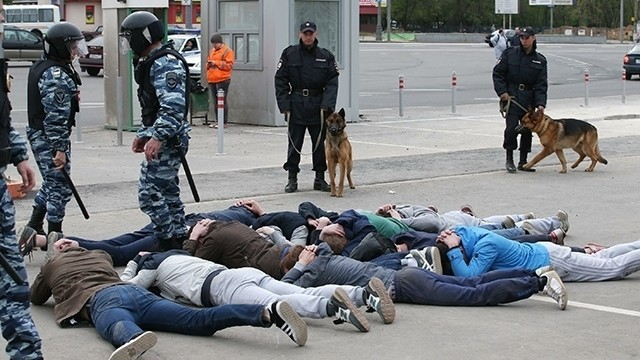 Дорожный конфликт в Москве перерос в драку: трое ранены и 18 задержаны