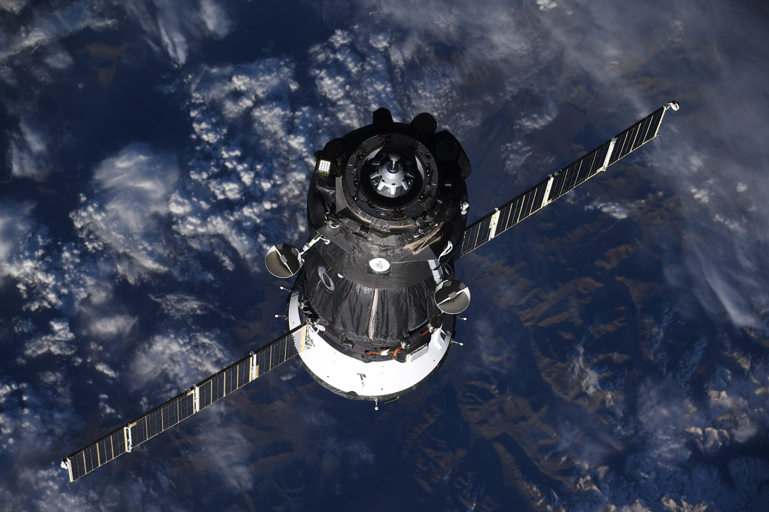 Космический корабль «Союз МС-90» разгерметизировался из-за трещины