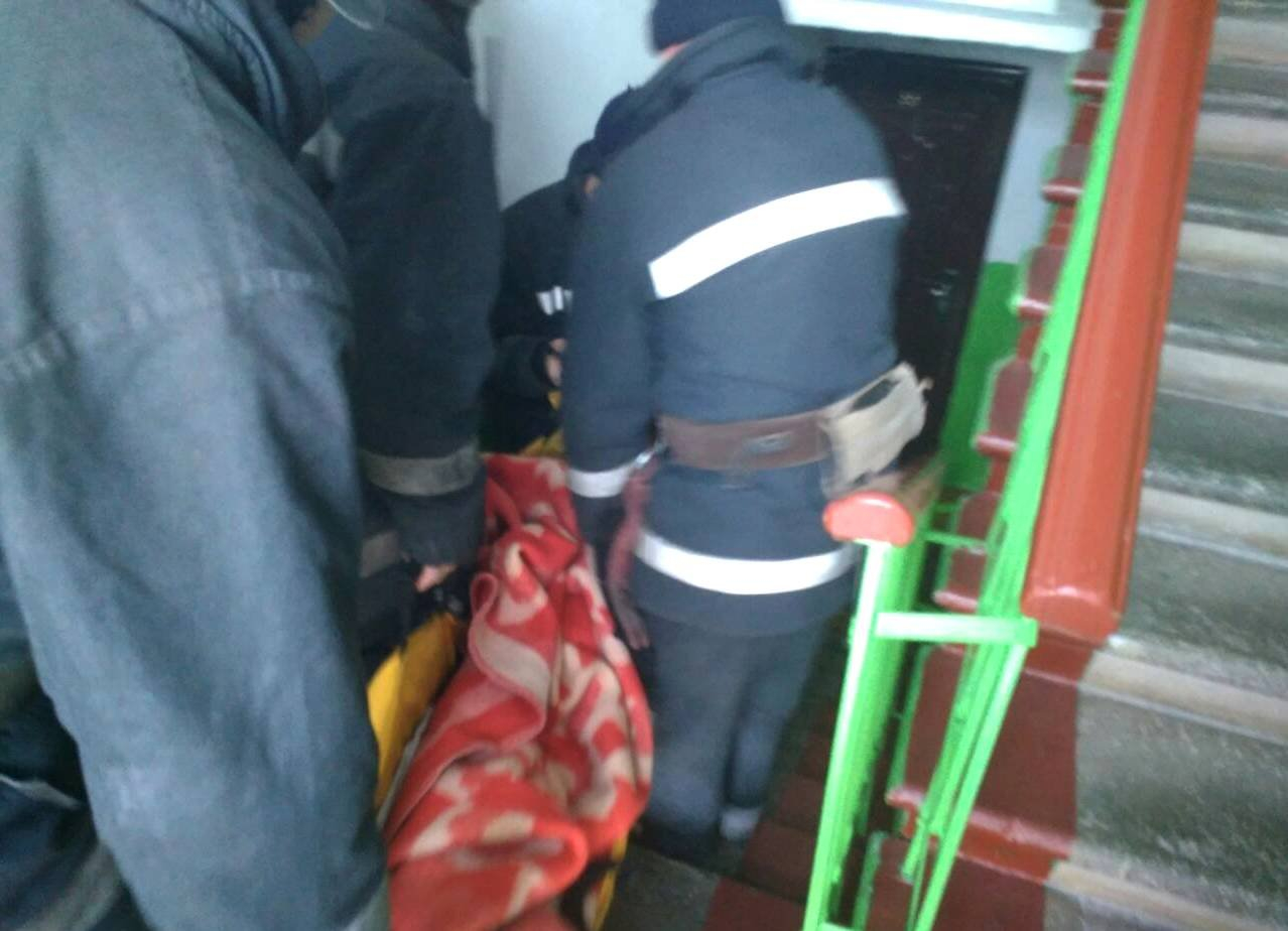 Женщина после операции по пересадке кожи три дня пролежала во дворе