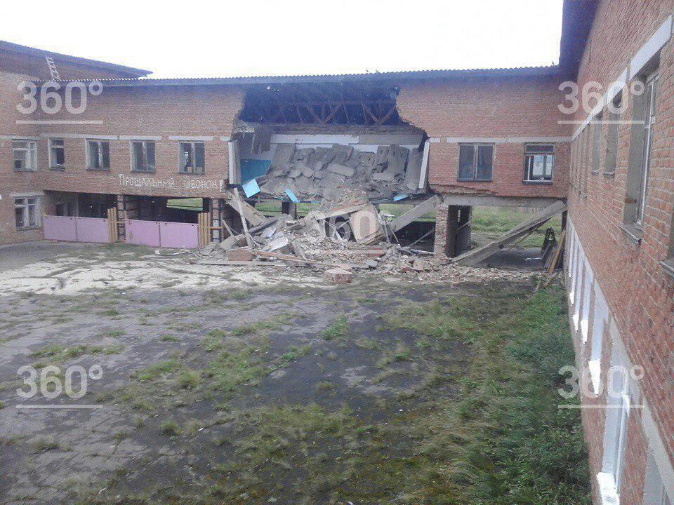 Часть сельской школы рухнула во время занятий