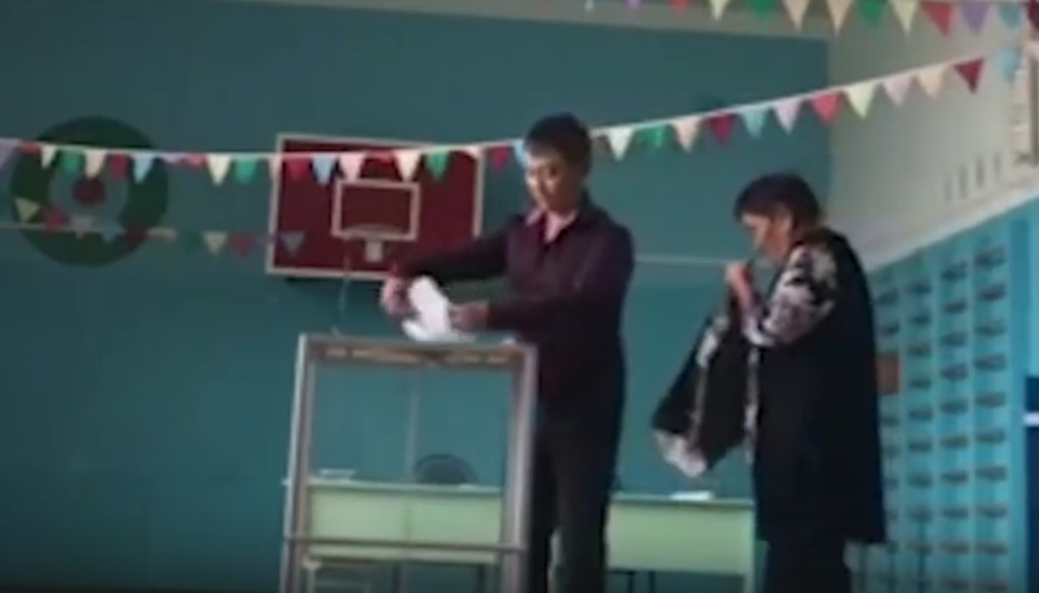 Студентка, снявшая видео о вбросе бюллетеней, пропала