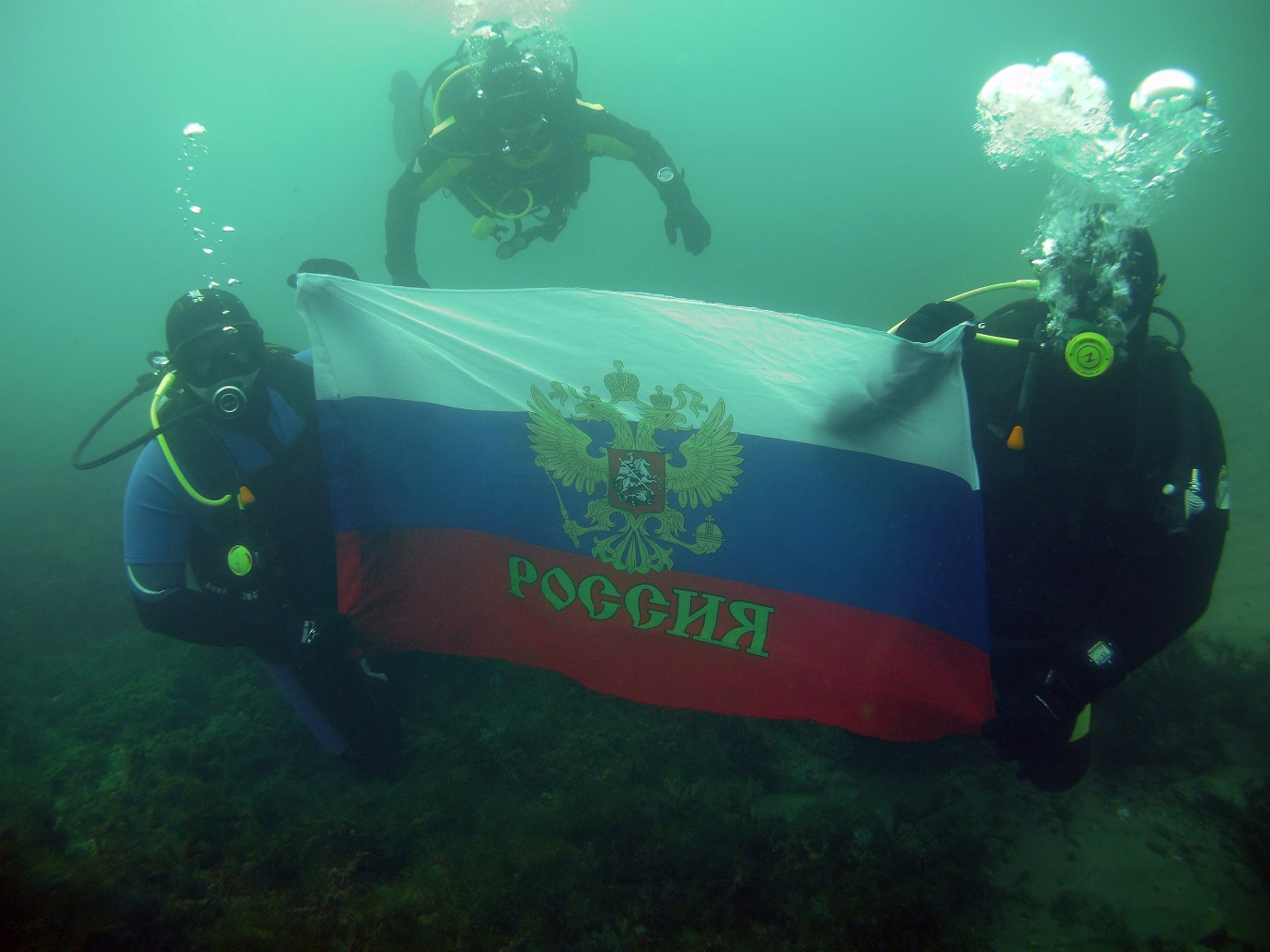 Флаг России окажется на самом дне