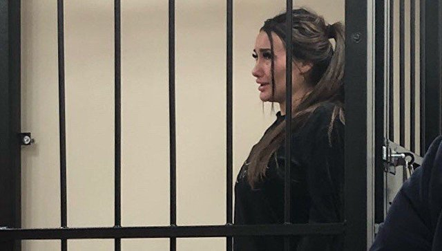 Инстаграм-модель Киру Майер облили кипятком в СИЗО